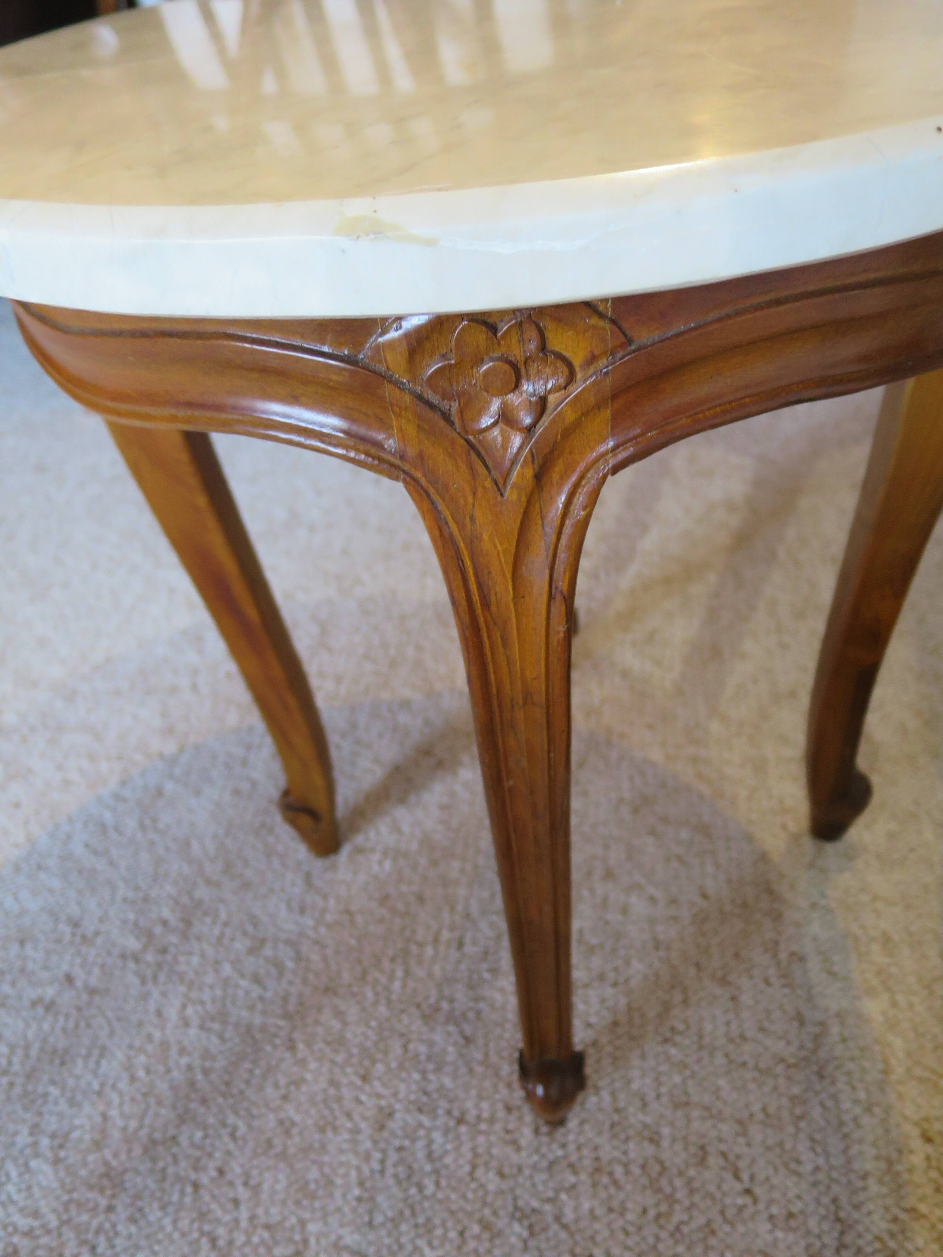 Round coffee table - Carved wood - White veined marble - Regency/Louis XV style