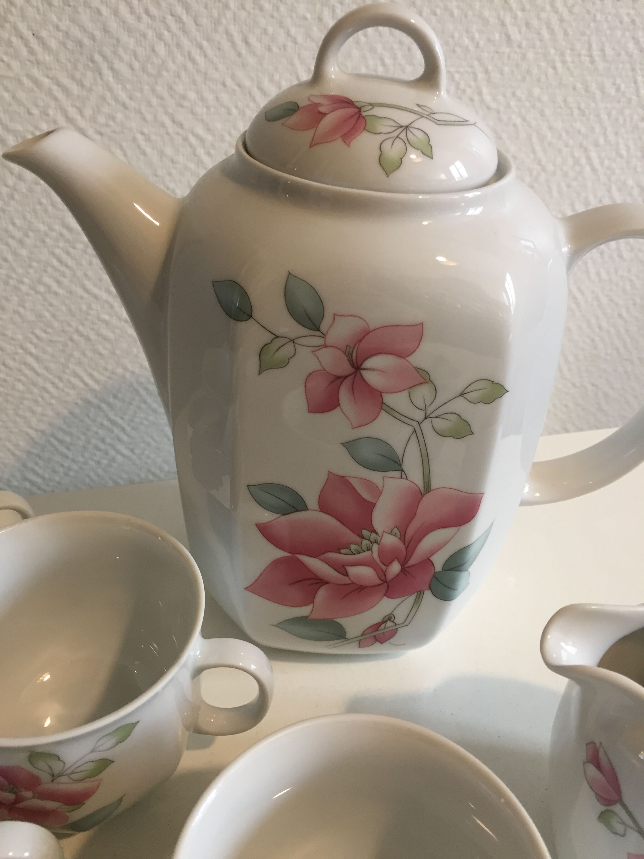 Porcelain tea or coffee service