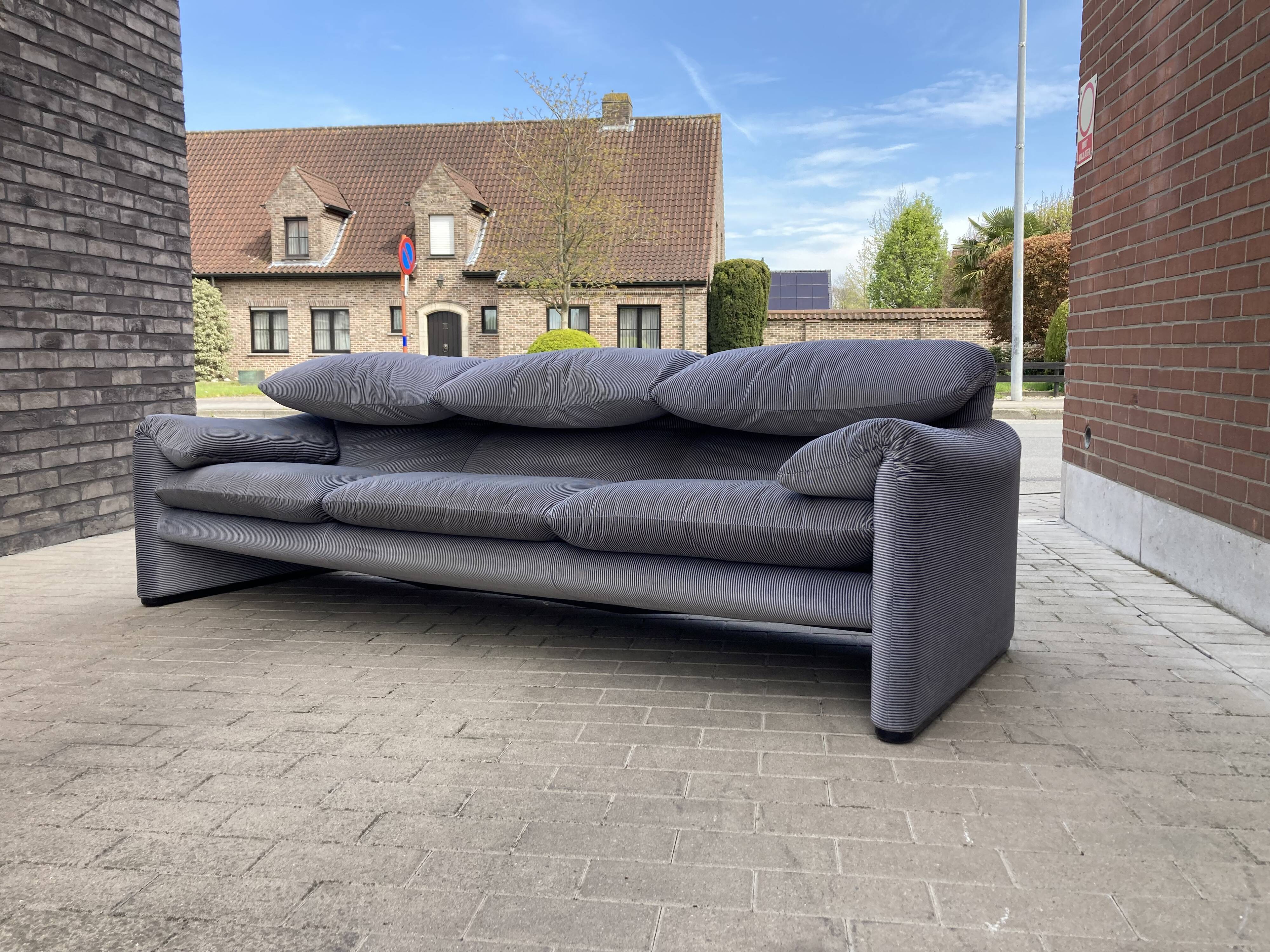 Set of 2 Maralunga sofas by Vico Magistretti for Cassina