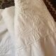 Nappe blanche en fin coton blanc brodé.
