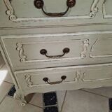 Distressed chest of drawers