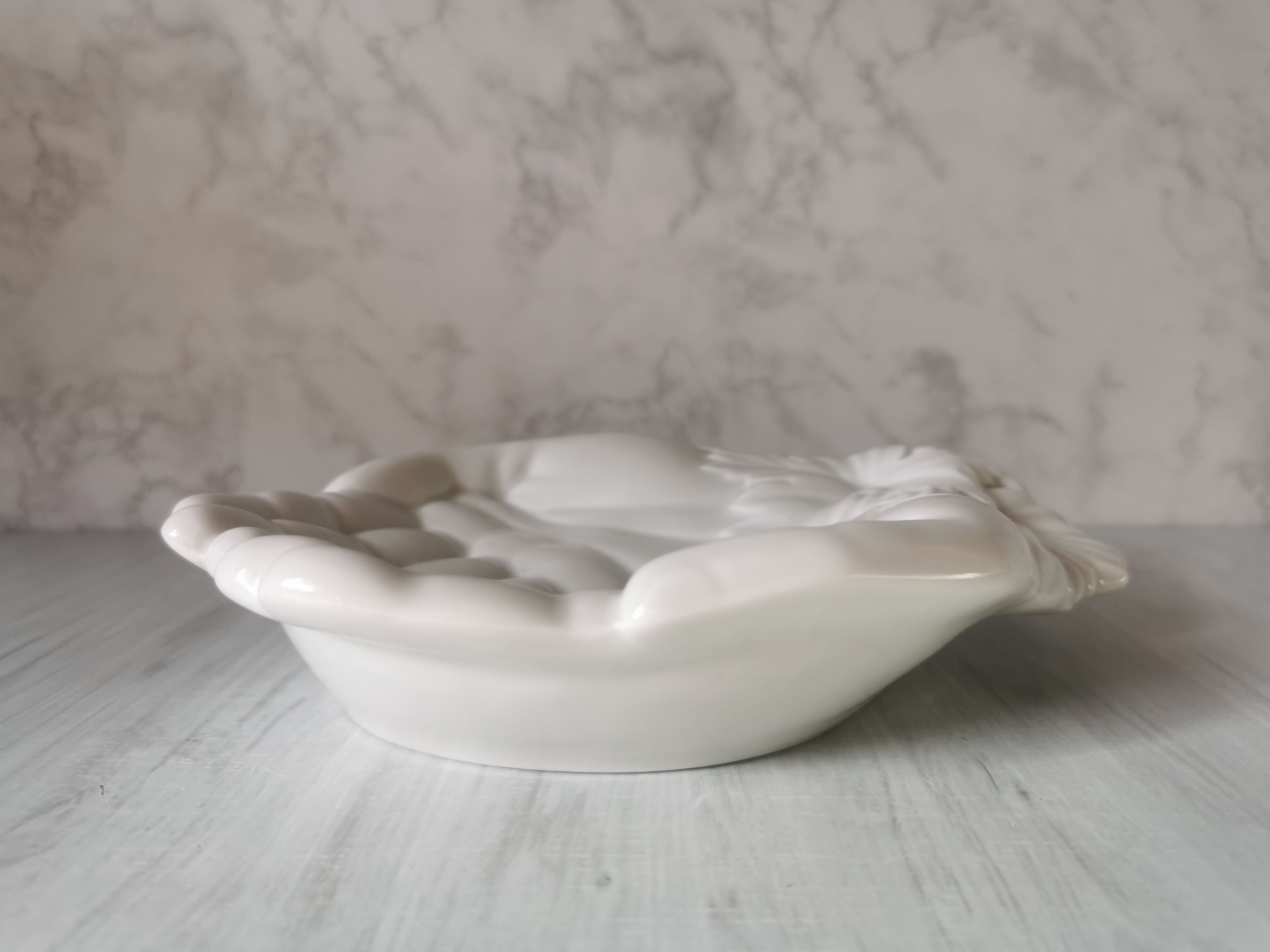 Empty pocket hands porcelain