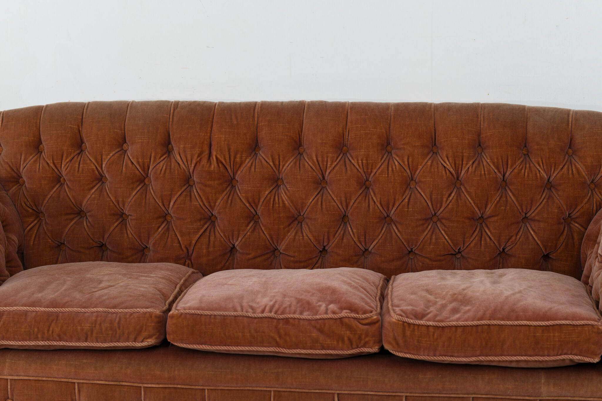 Crushed velvet button back sofa