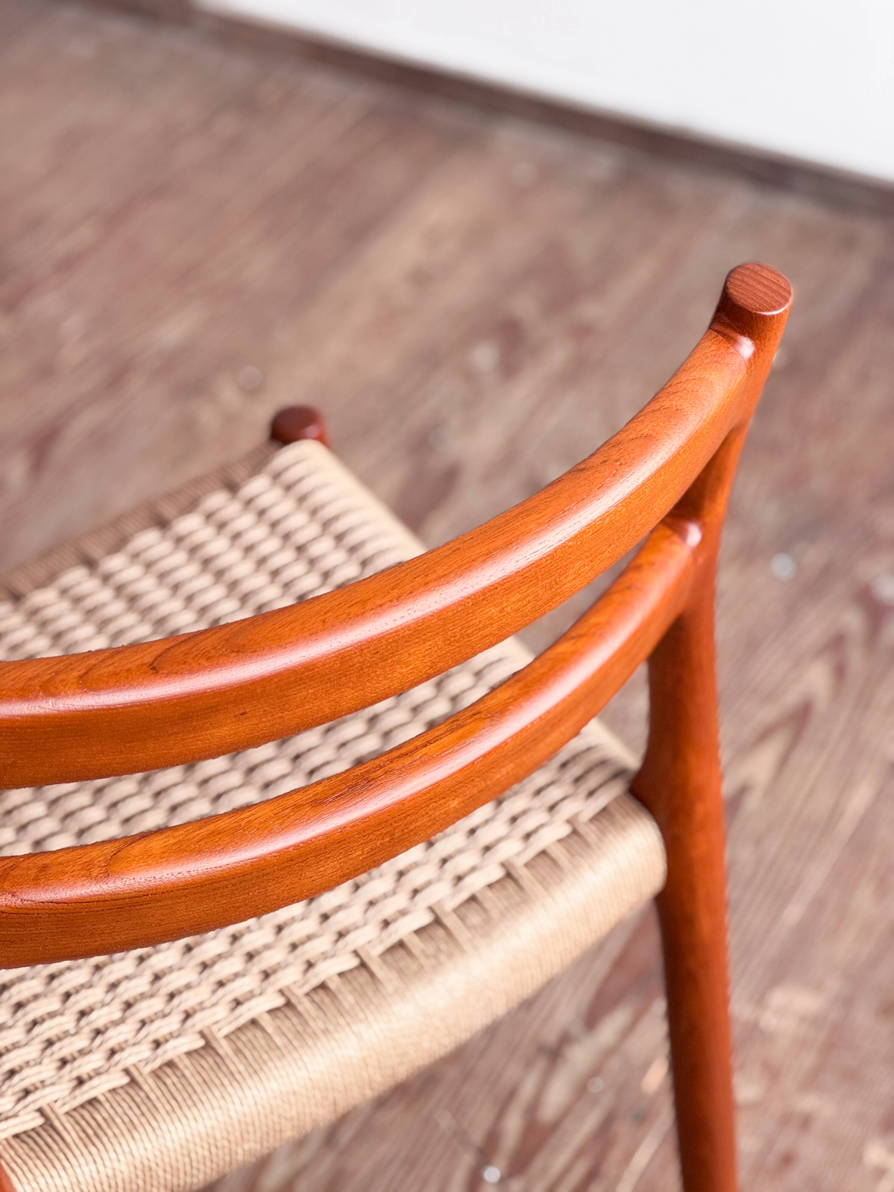 Chaises danoises modèle 84 par Niels O. Møller en teck