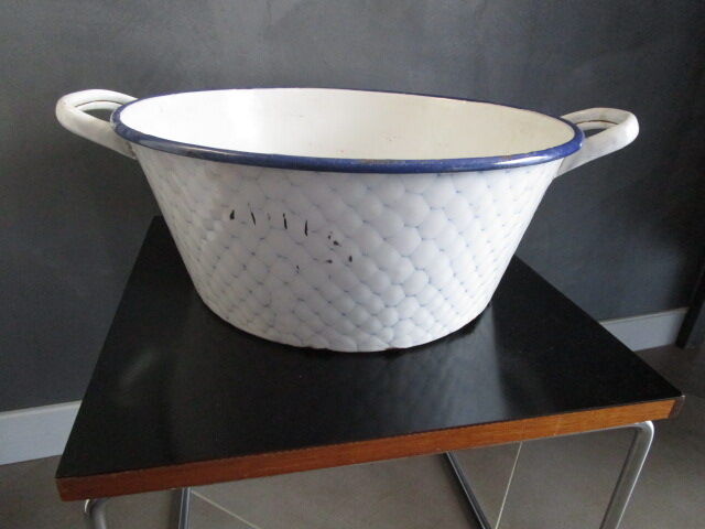 Old basin in blue/white enamelled sheet metal