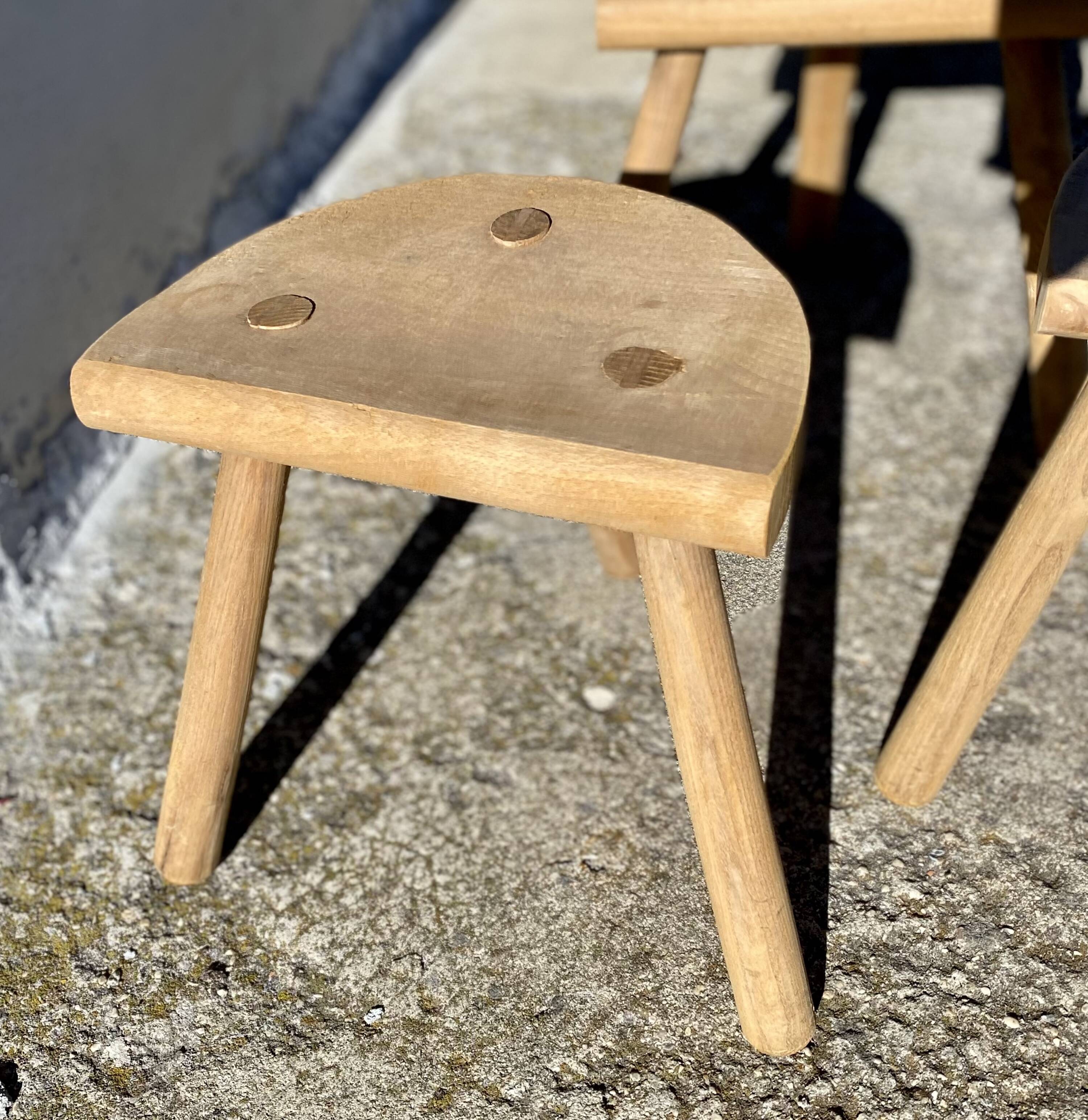 Set of 3 mountain-style half-moon tripod stools