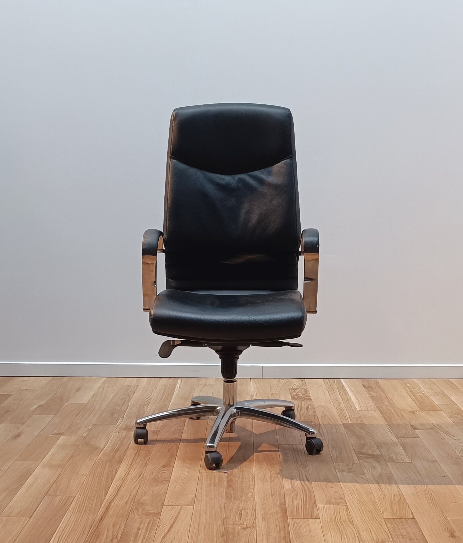 Chaise de direction Chester, Kokoon Design