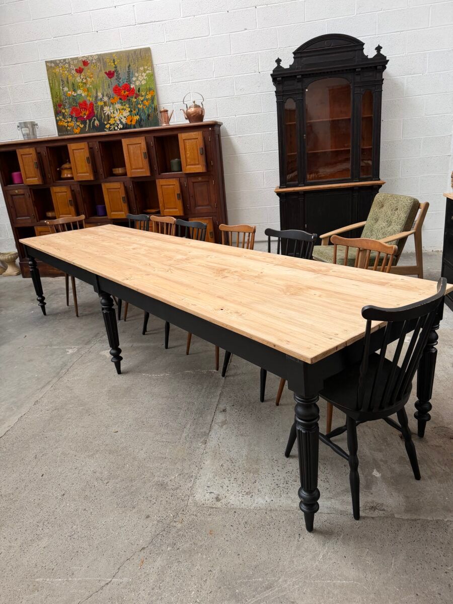 Large community table