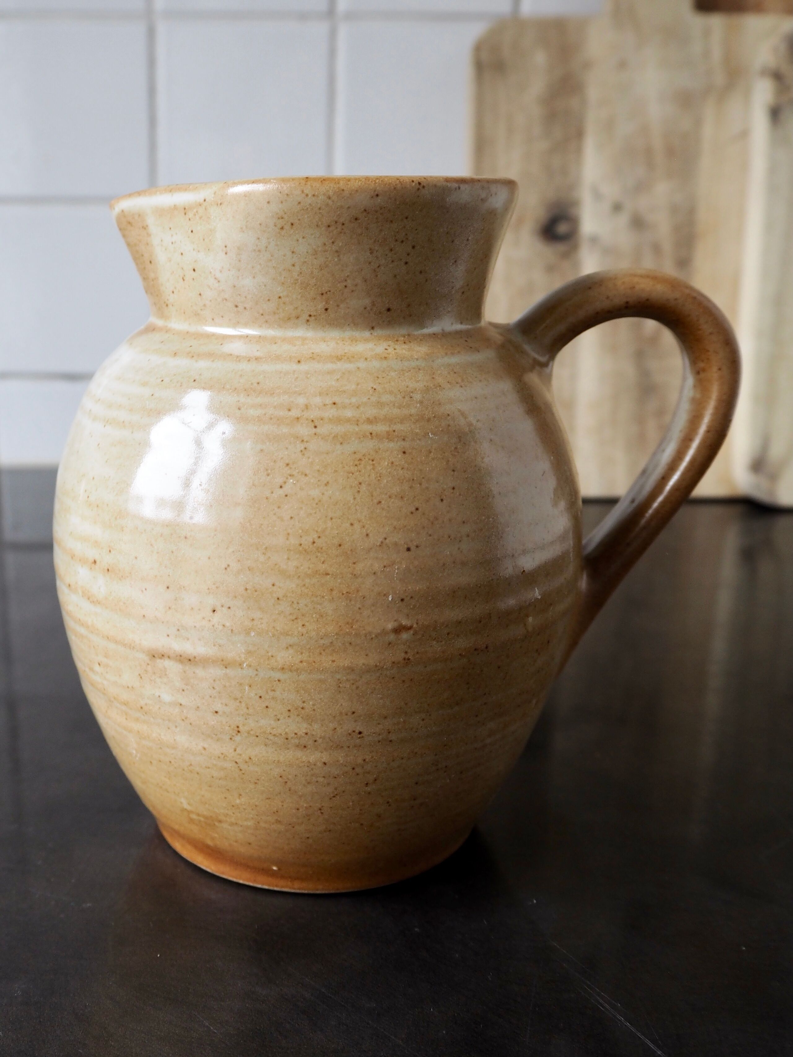 Pitcher in beige sandstone CNP Grès Village