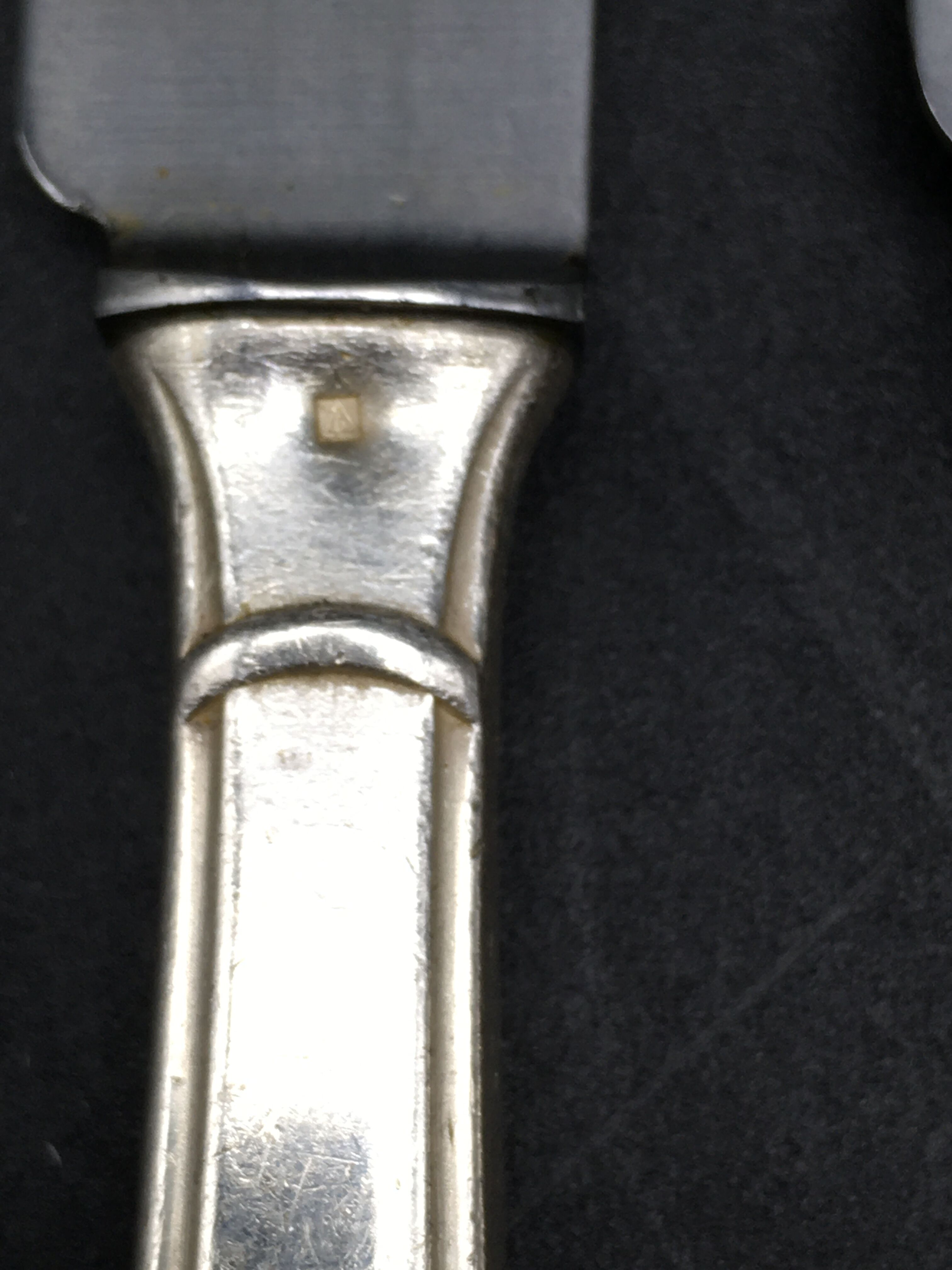 8 knives and 1 serving knife in silver metal Deetjen