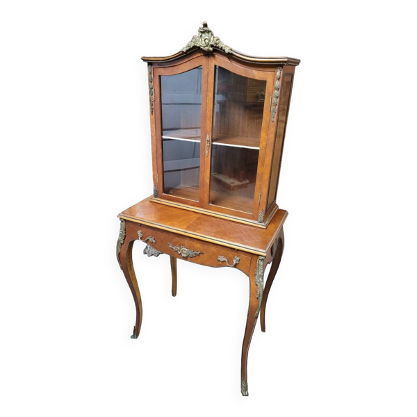 Bonheur du Jour Louis XV en marqueterie bois de rose décorées en bronze