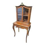 Bonheur du Jour Louis XV en marqueterie bois de rose décorées en bronze