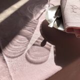Nappe damassée ancienne en lin baby rose