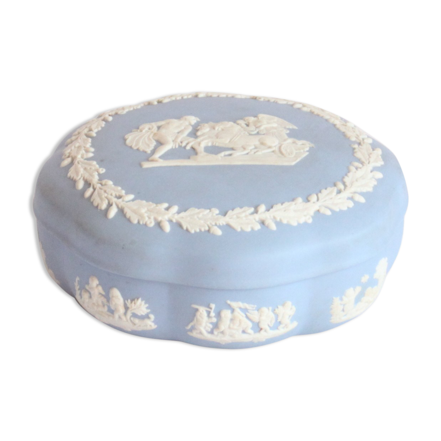 Wedgwood jasperware blue bonbonniere box, UK 1950s.