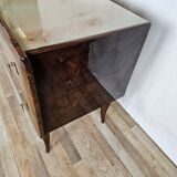 Commode du milieu du siècle avec verre et tiroirs