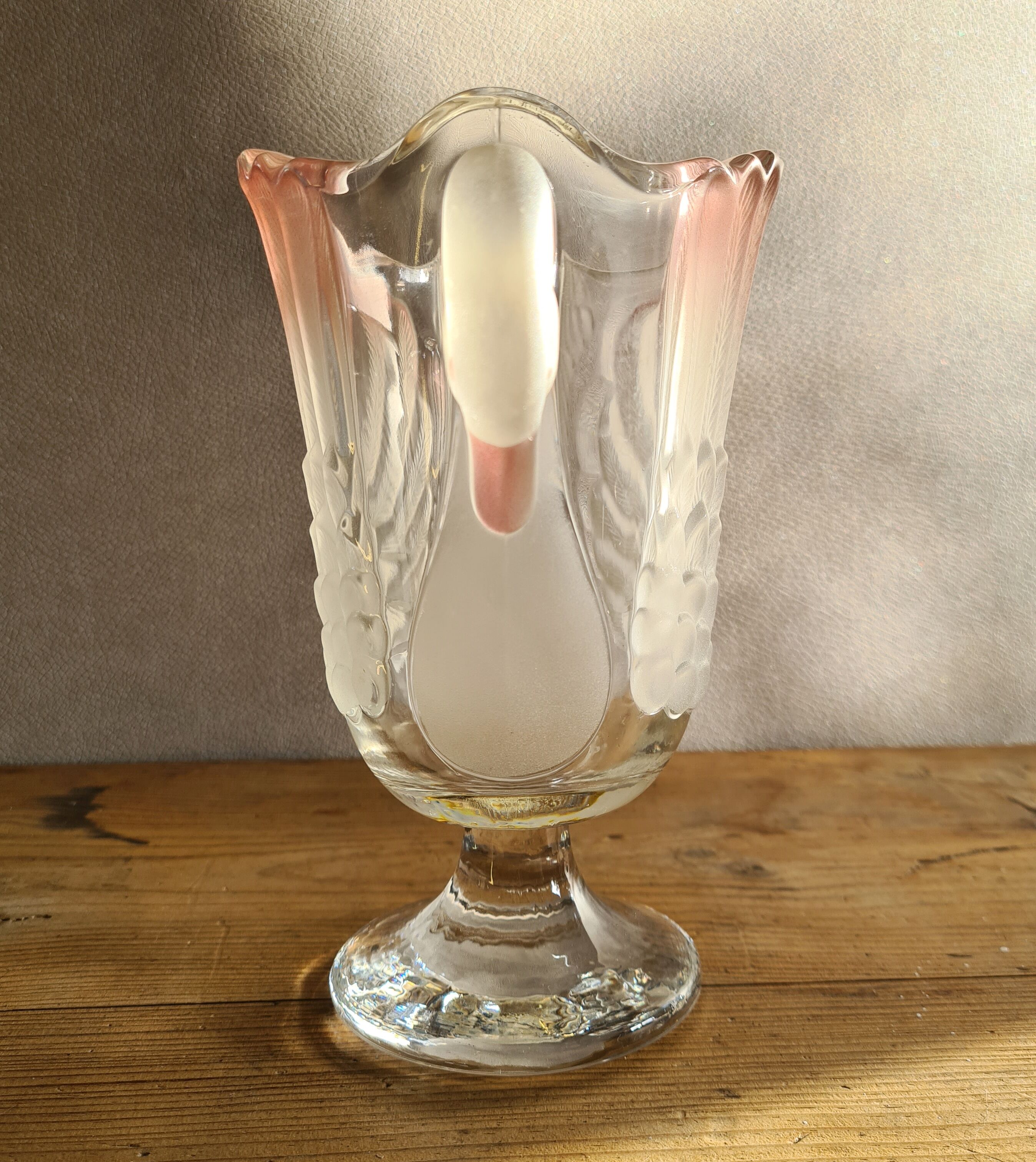 Pink swan crystal cut walther glas