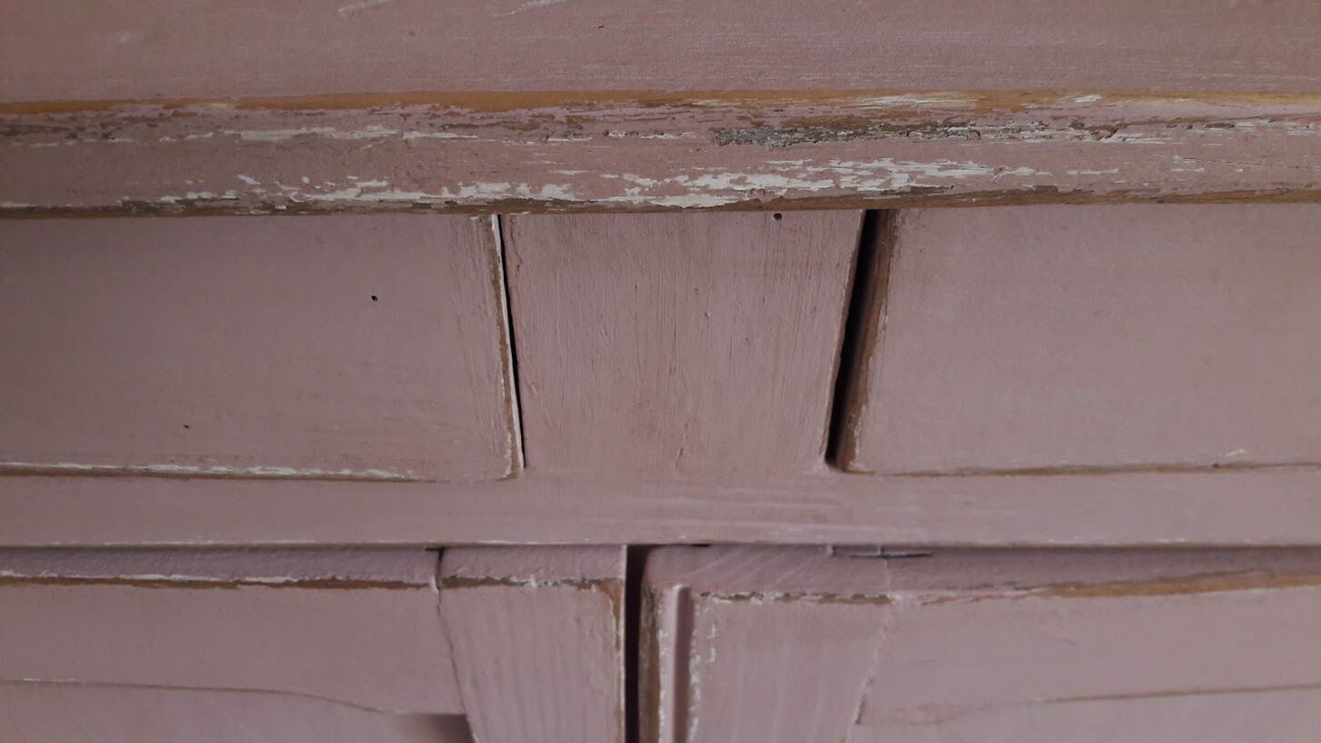 Pink parisian buffet