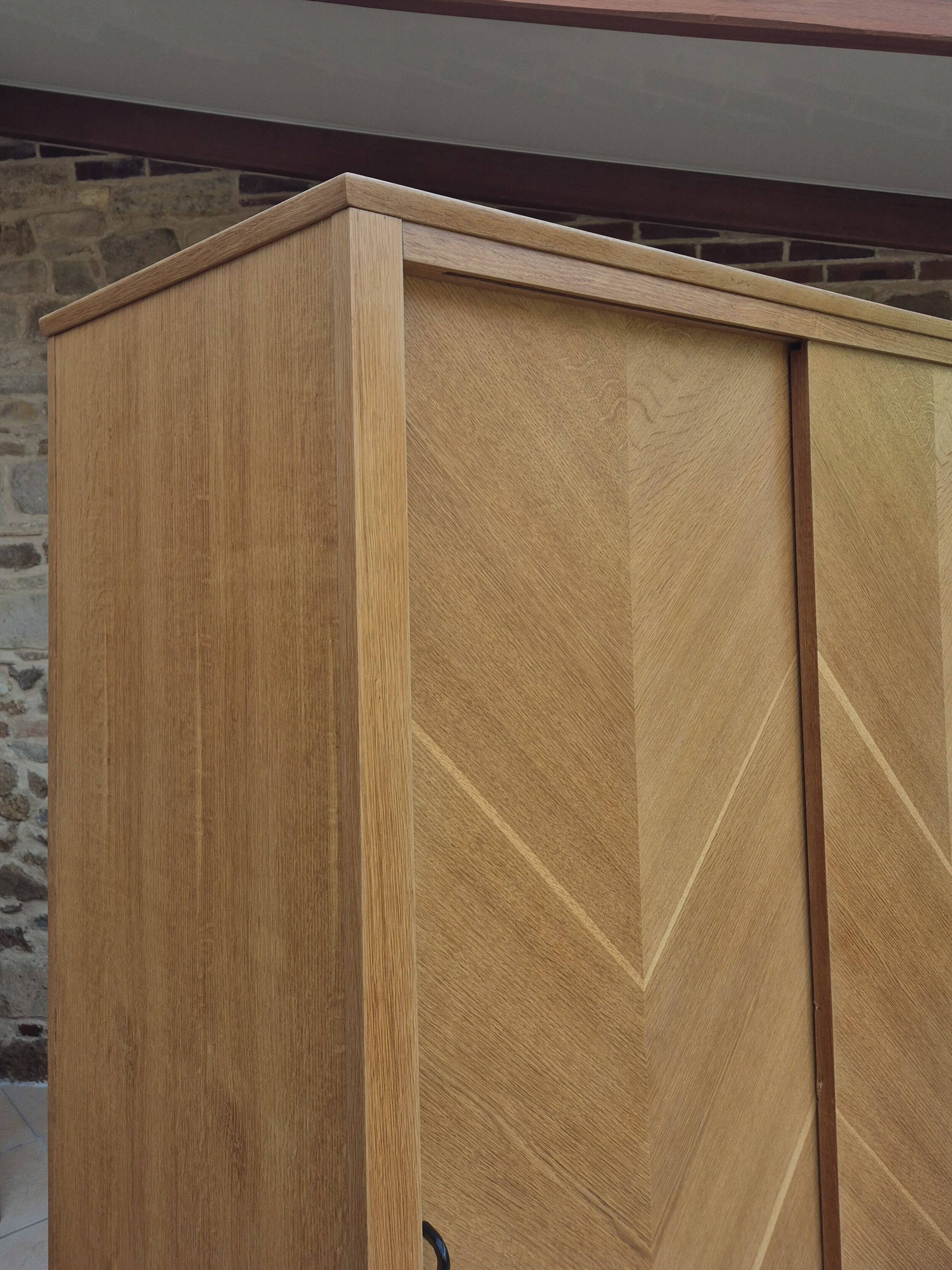 Armoire vintage