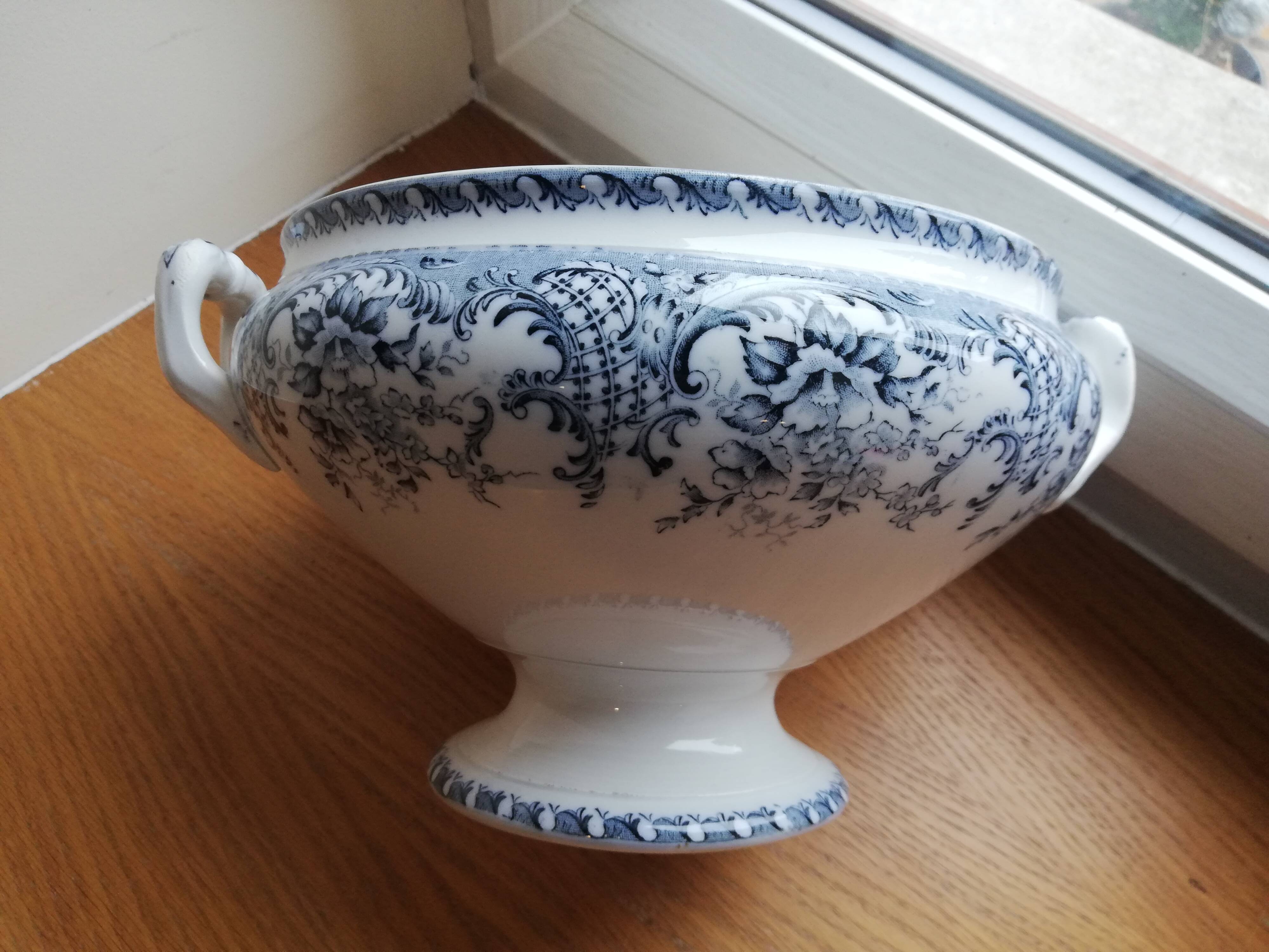 Iron earth salad bowl