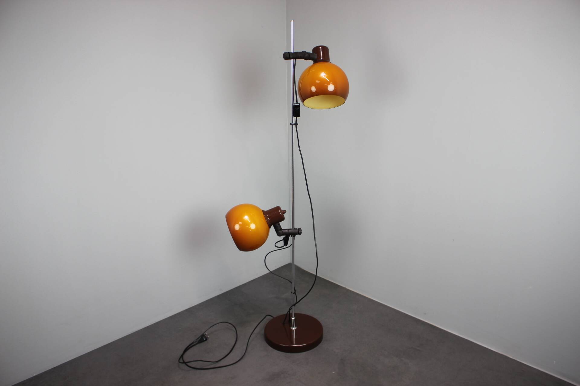 Adjustable double floor lamp in "Space Age" style, Hungarian from the 1970s, in orange and chrome brown.