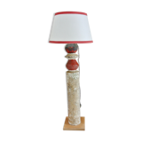 Lampe en bois patiné rouge et blanc