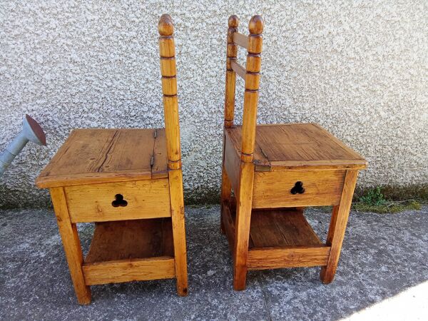 2 anciennes chaises enfants en bois avec petit coffre