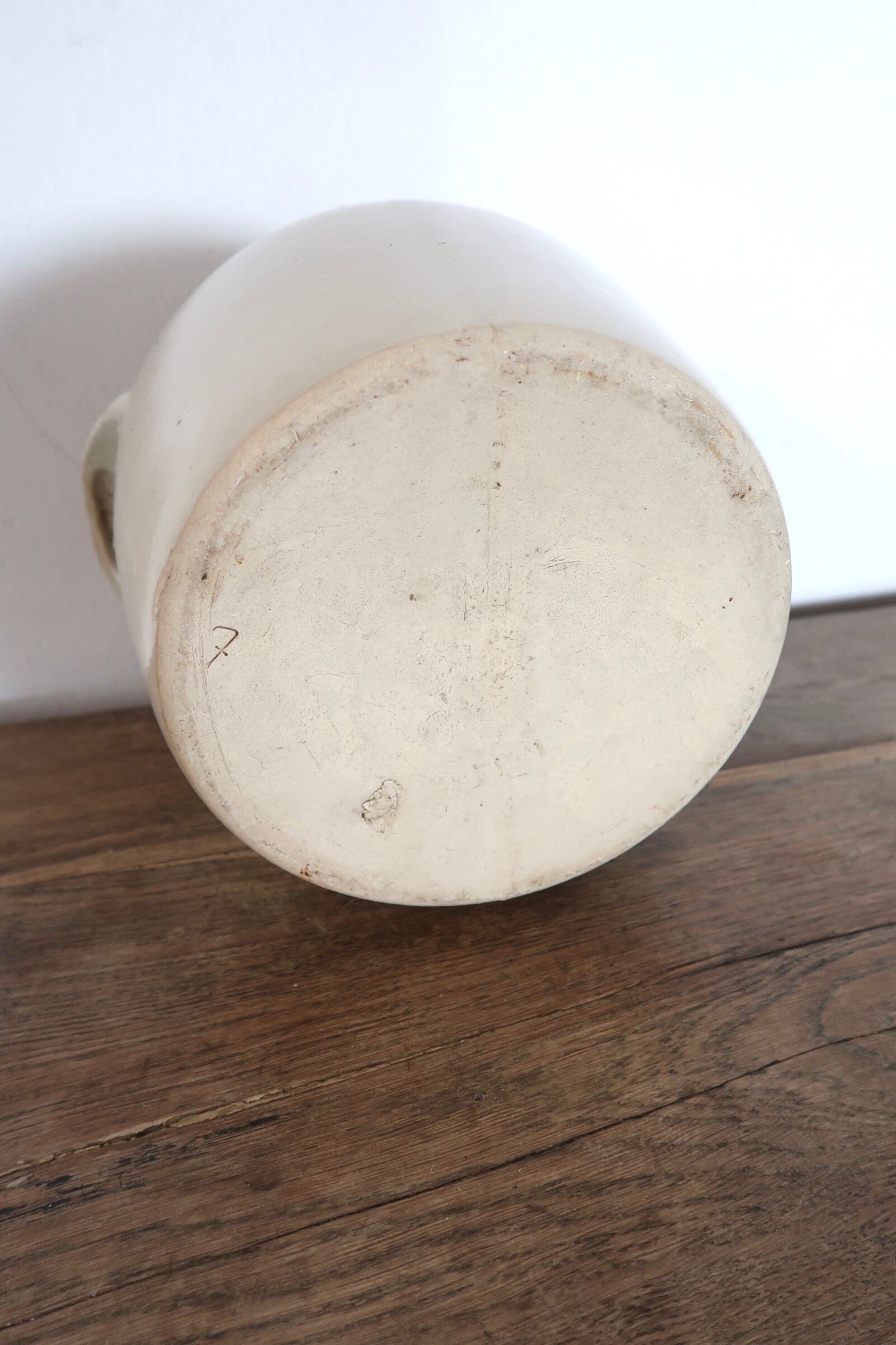 Off-white ancient sandstone pot