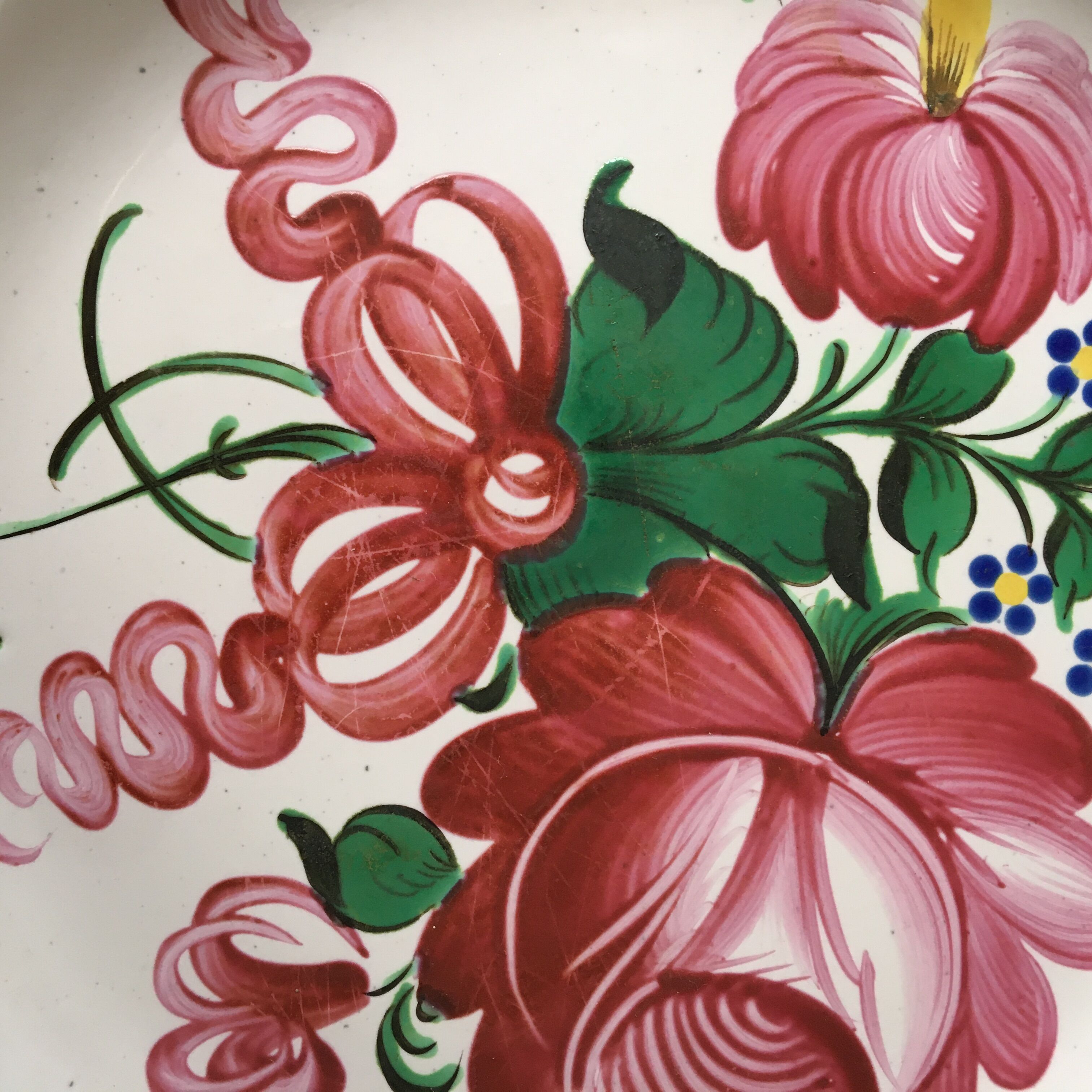 Pair of decorative plates "Bouquet" in old earthenware