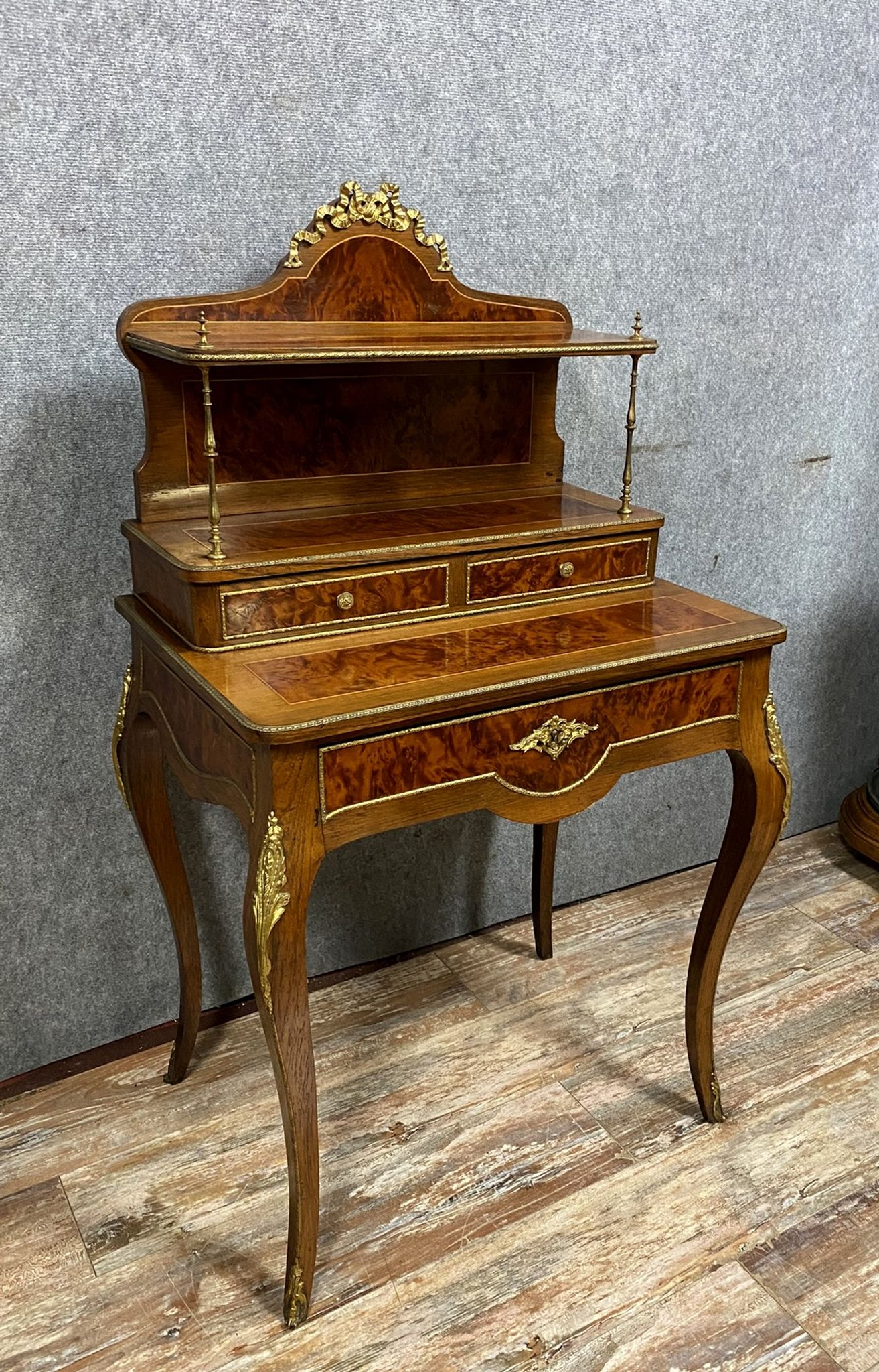 Louis XV style happiness desk in marquetry around 1880-1900