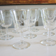 Service de 33 verres à pied et carafe