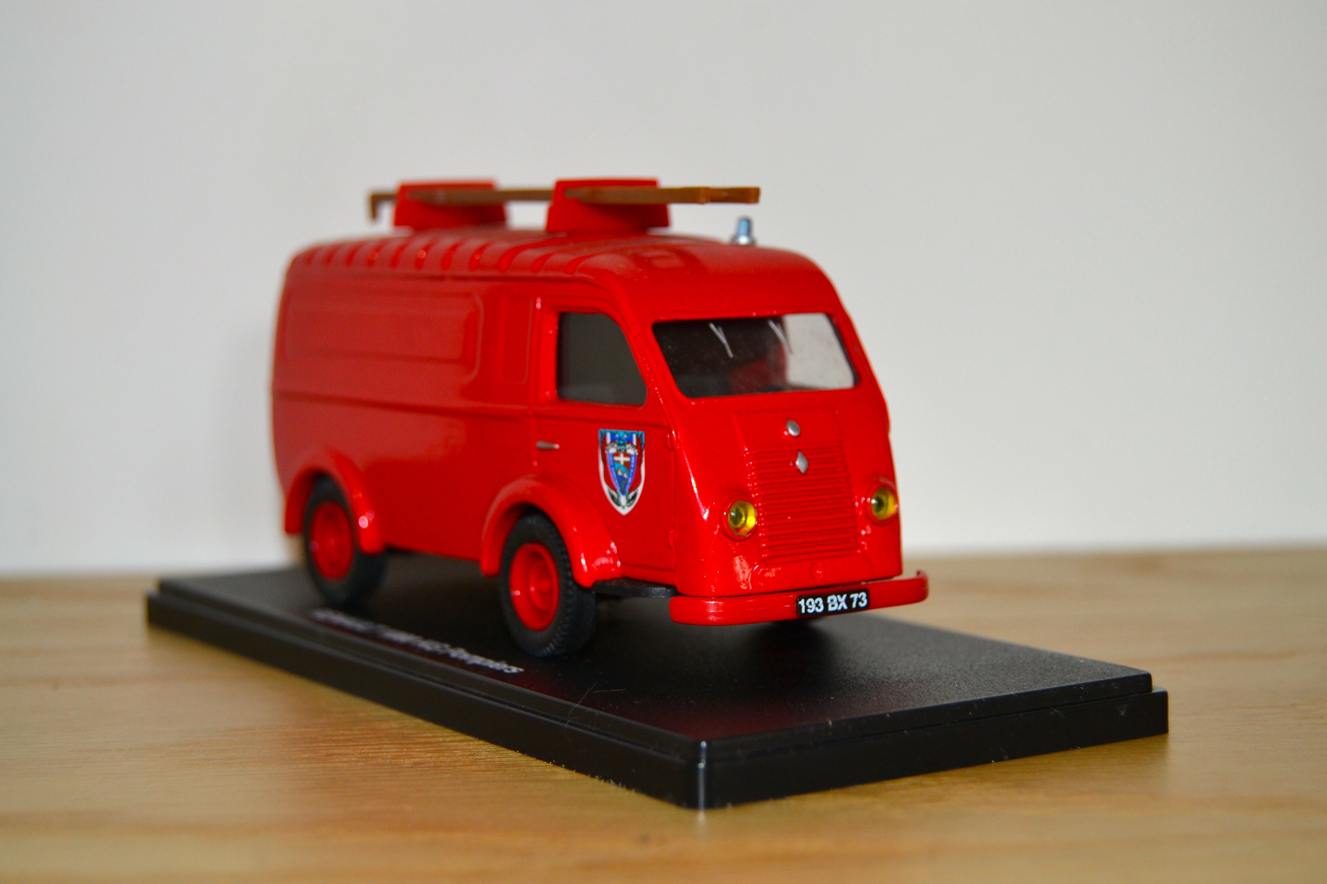 Renault 1000 kg fire 1/43 scale metal utilities small french 1950-1960