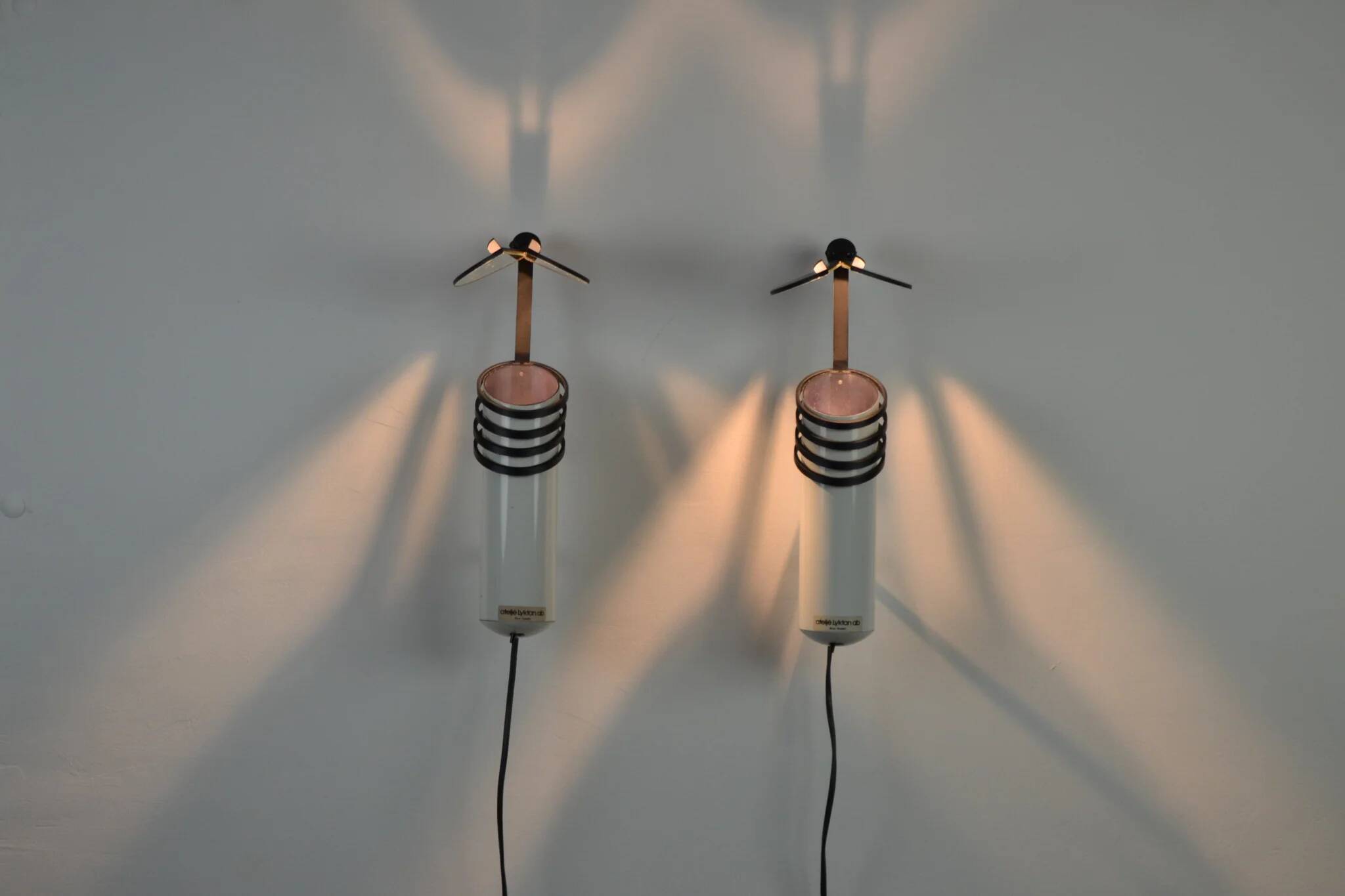 A pair of white “Skarabé” wall lamps by Stig Ahlström and Clas Kock for Ateljé Lyktan, Sweden, 1980s