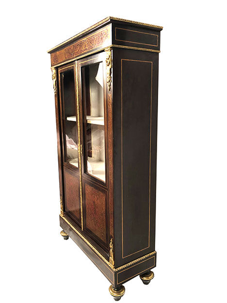 Varnished wood showcase and gold decoration in imitation of the so-called Boulle marquetry