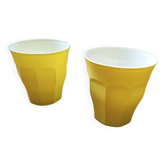 2 yellow Duralex glasses.