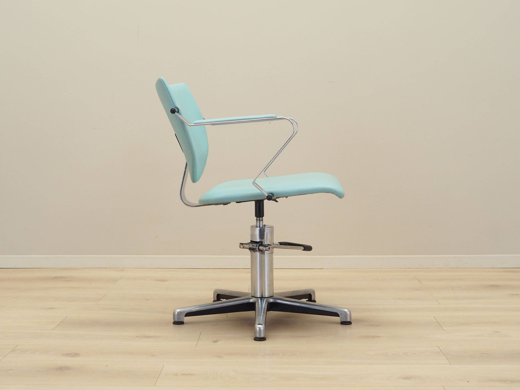 Hairdressing chair, Danish design, 1980s, production: Denmark