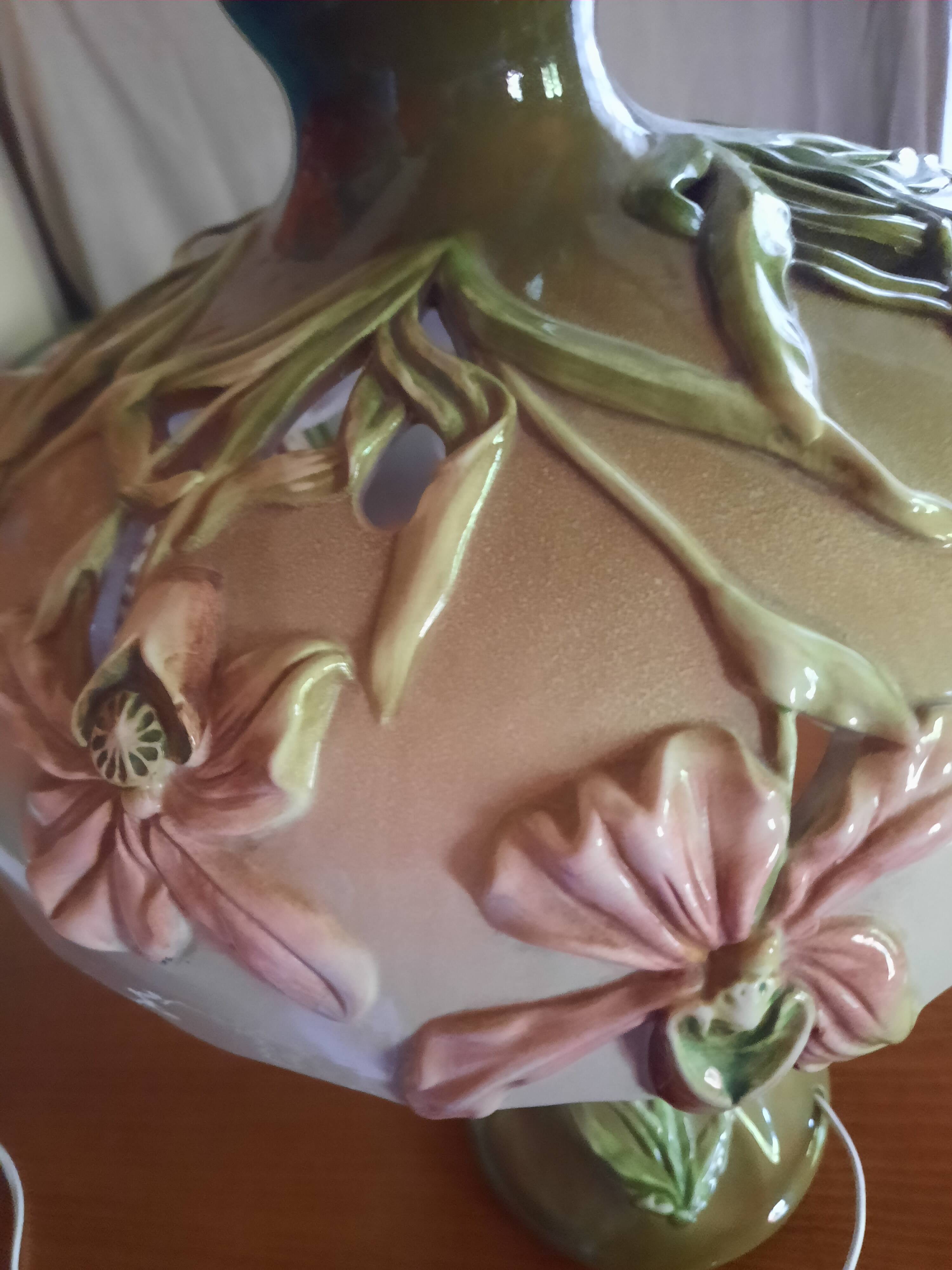 Orchid-patterned earthenware table lamp