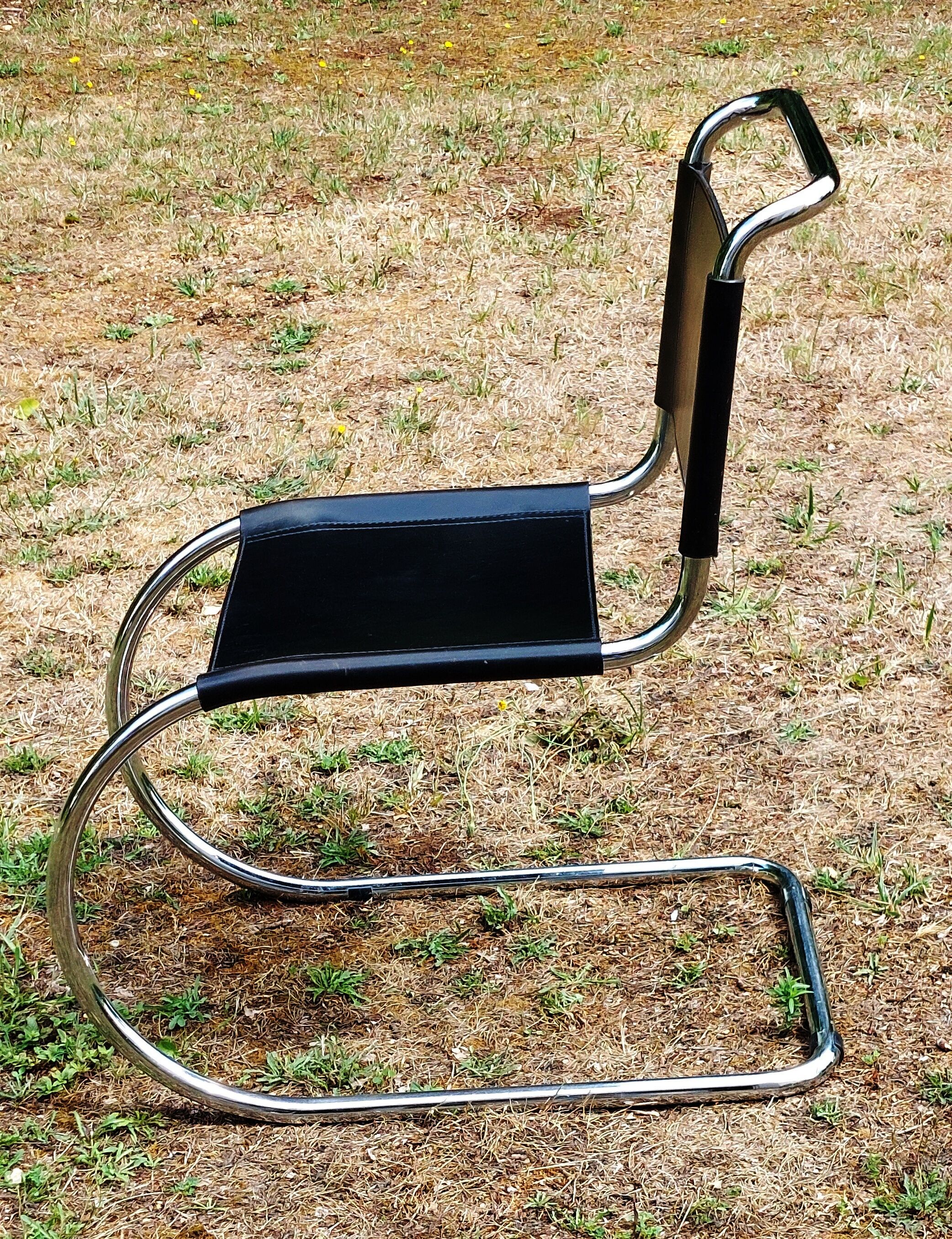 Lot de 4 chaises design Mies Van Der Rohe, édition années 80