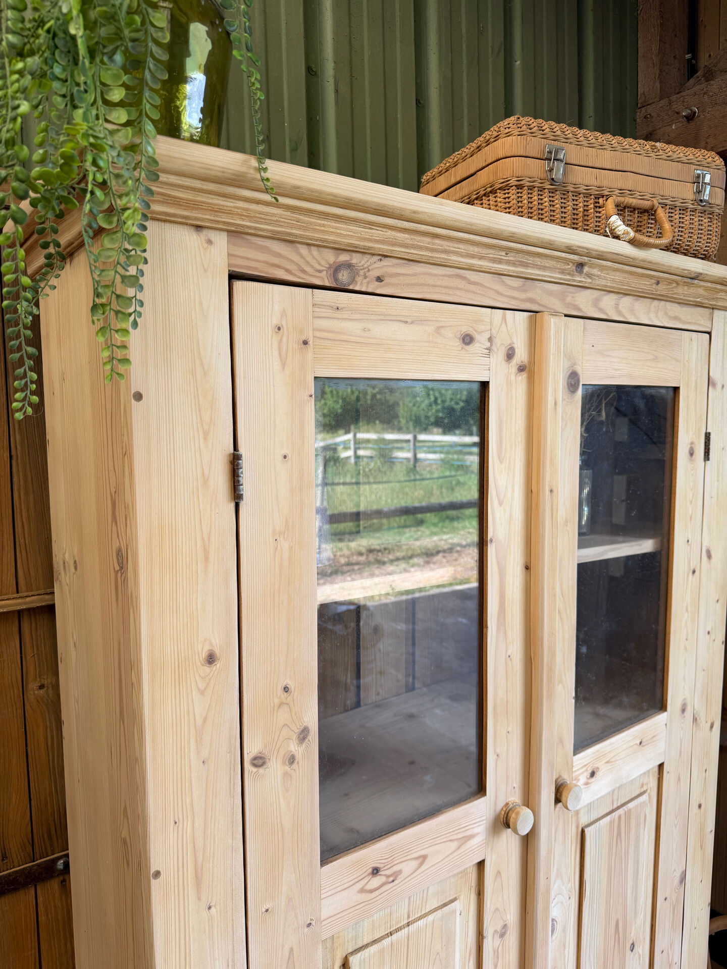 Display cabinet / bookshelf / cupboard