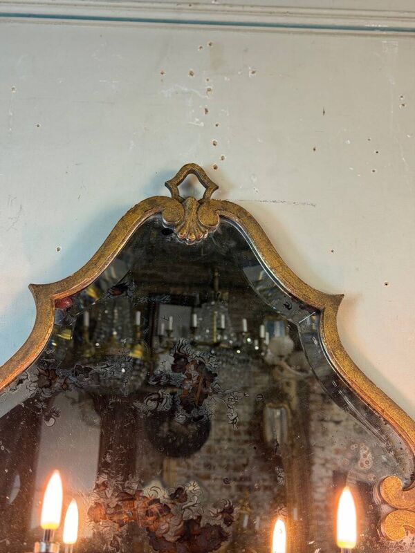 Miroir-applique en métal doré, dans le goût de la Maison Baguès, Paris vers 1950