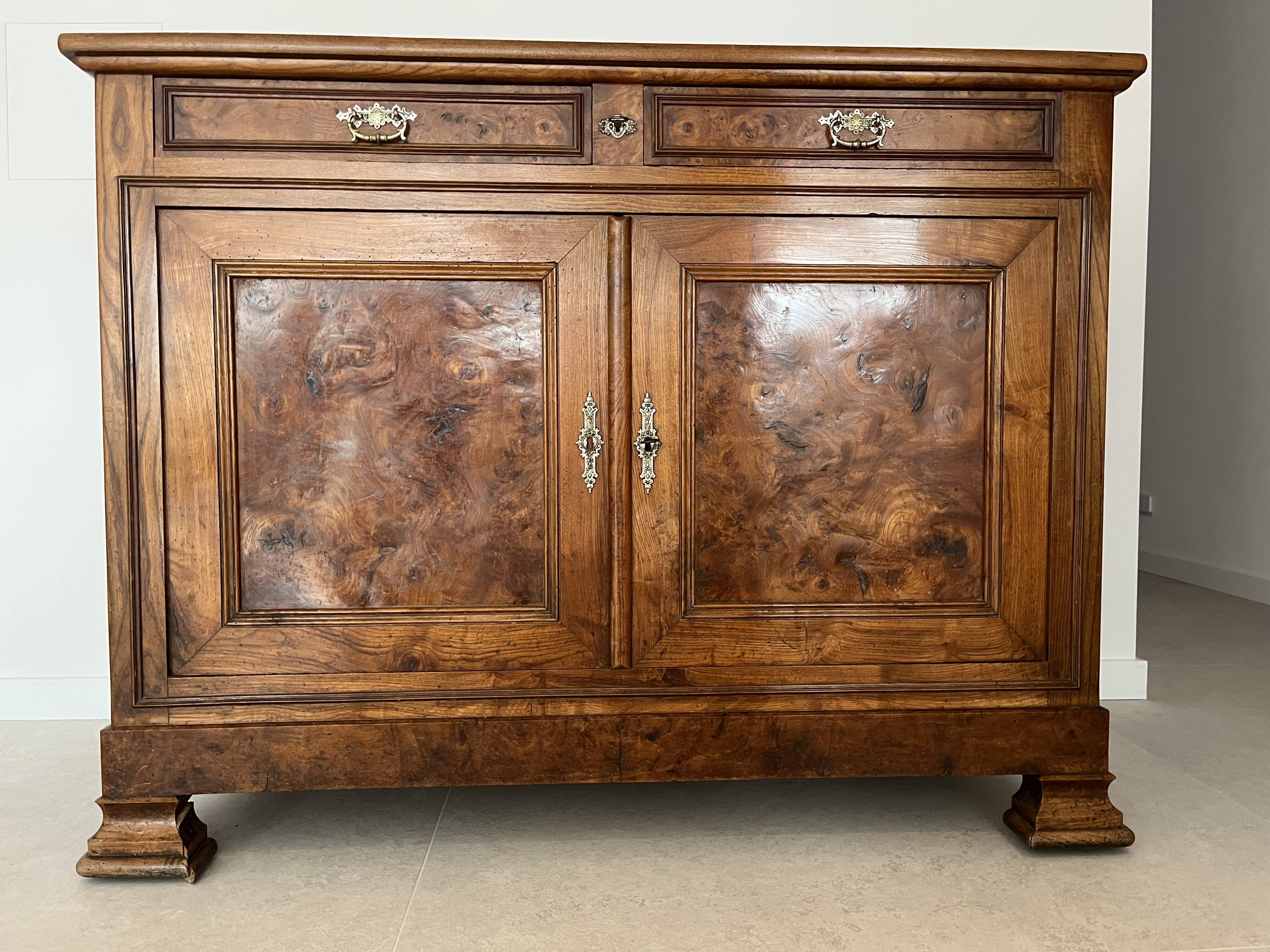 Family buffet in elm wood