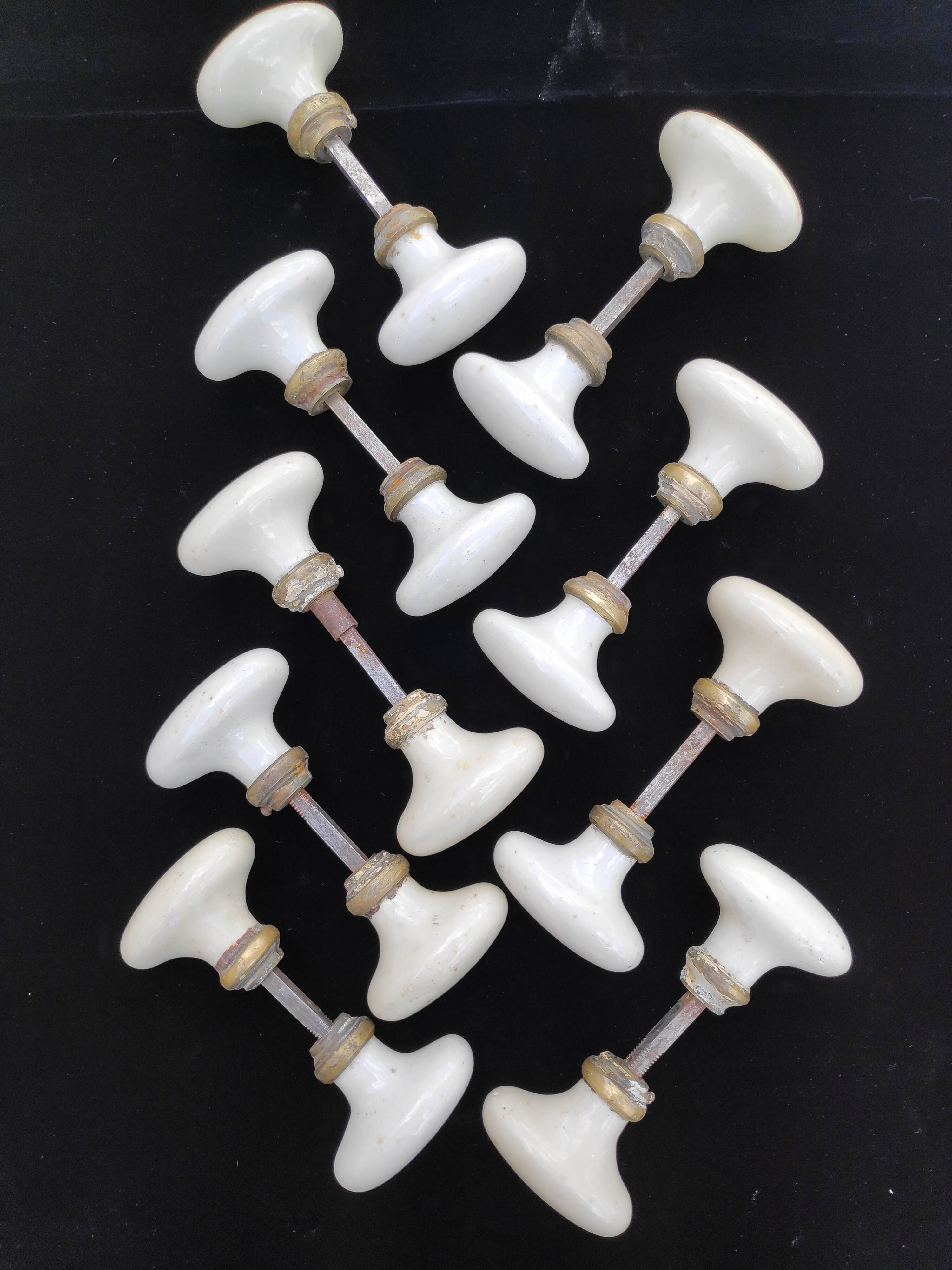 Set of 18 porcelain handles (B-0049-1)