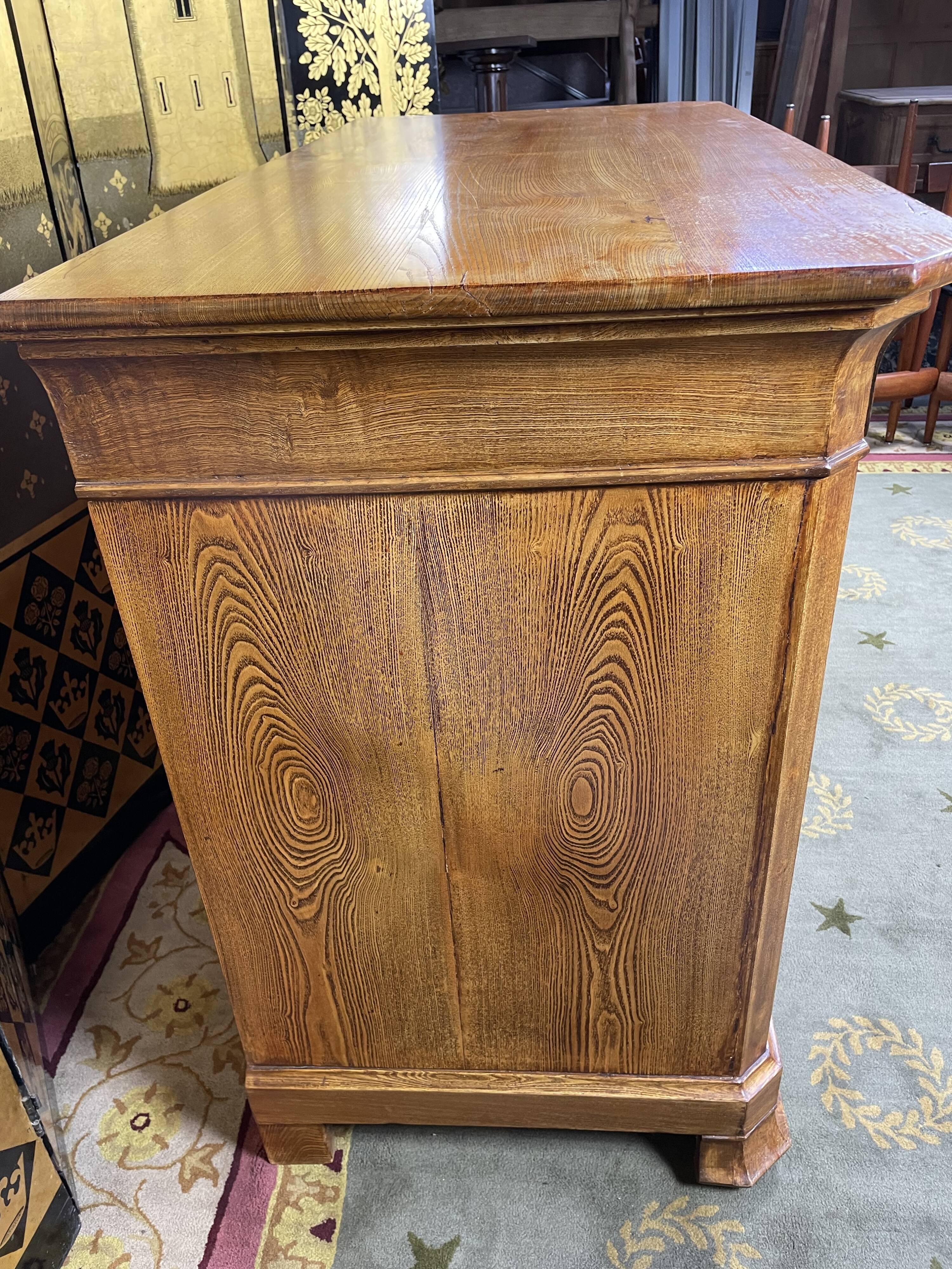 Louis Philippe period dresser in walnut ronce and solid ash