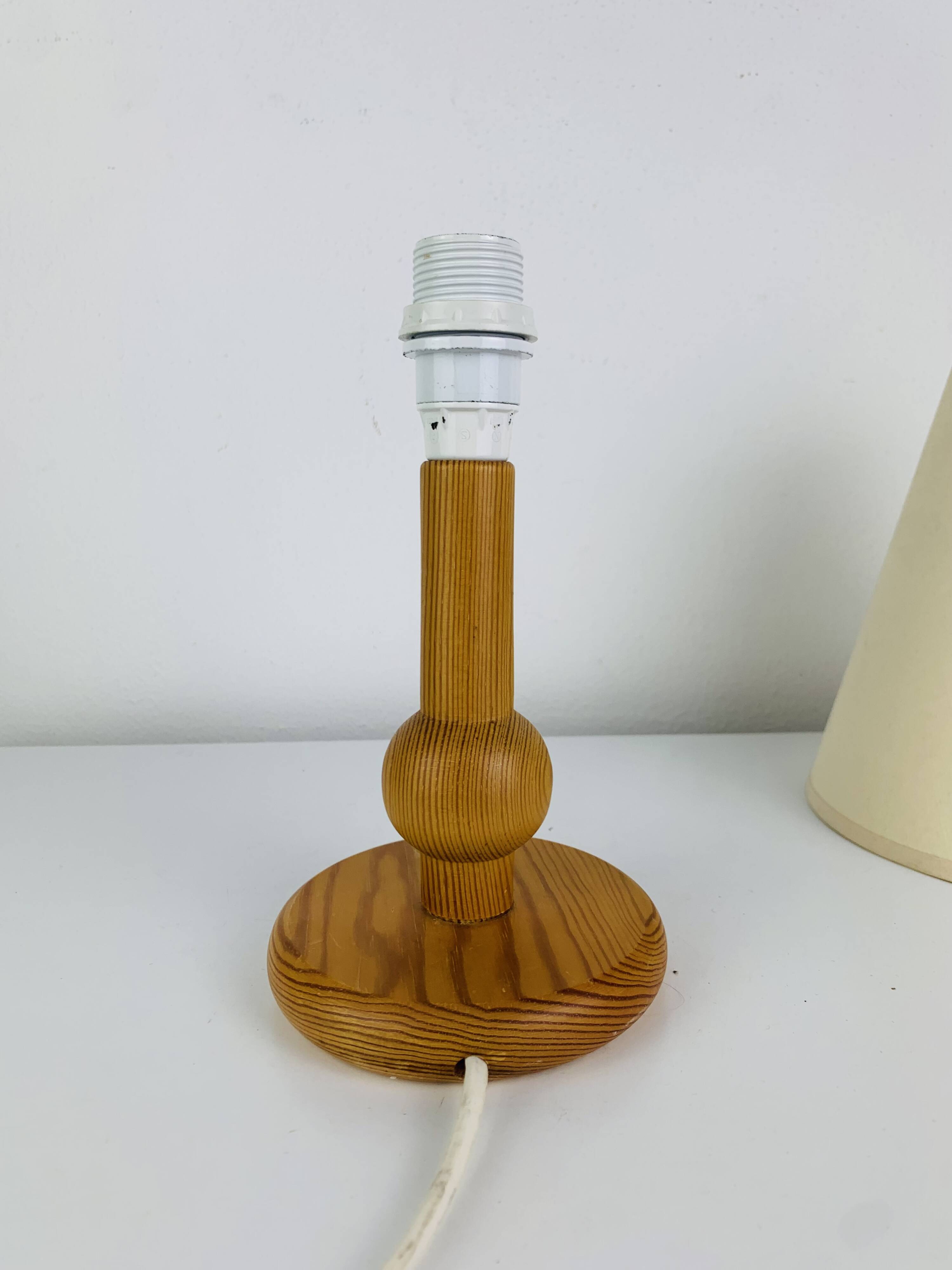 Lampe pin massif années 80, style chalet
