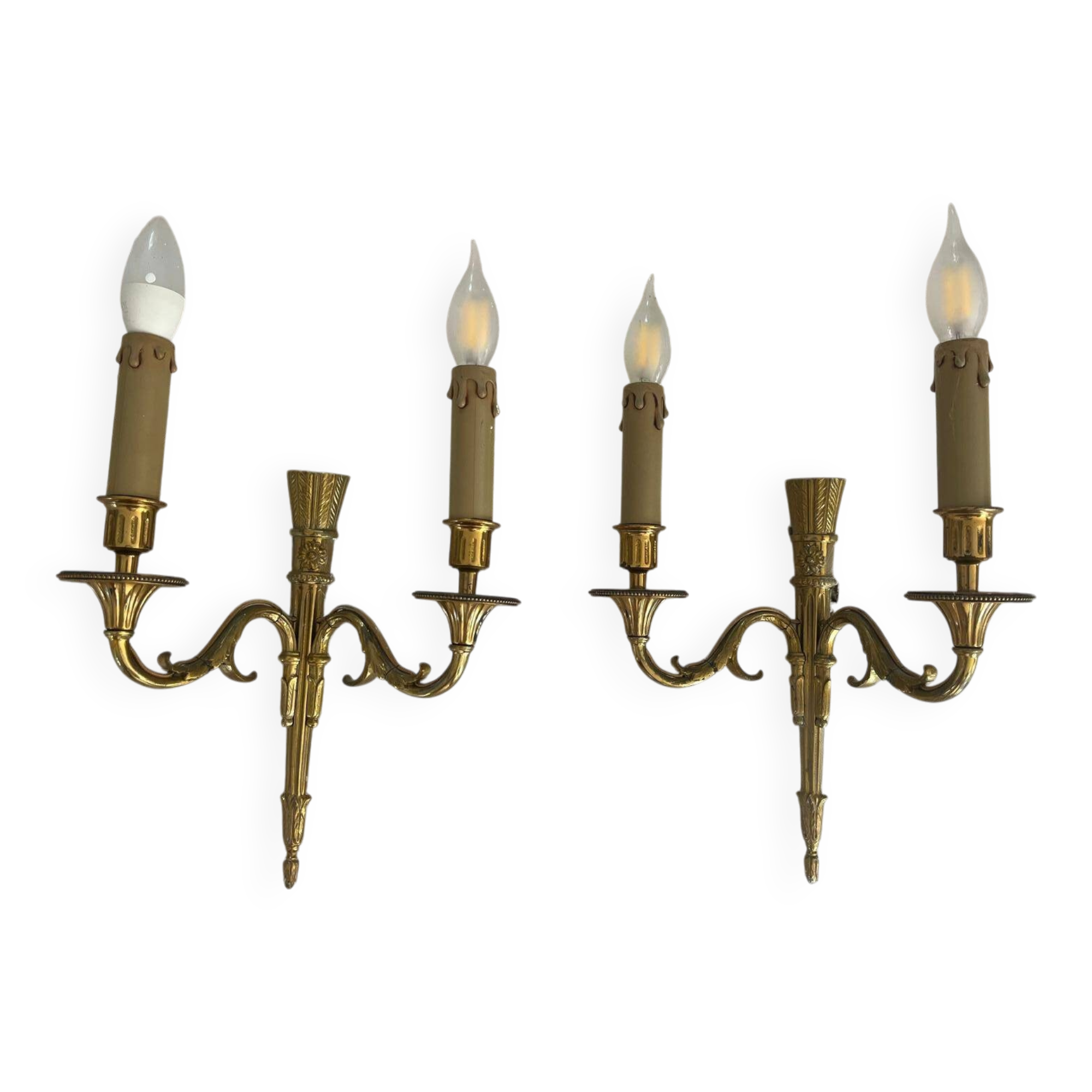 Lot de 2 appliques murales style Louis XV en bronze dorée