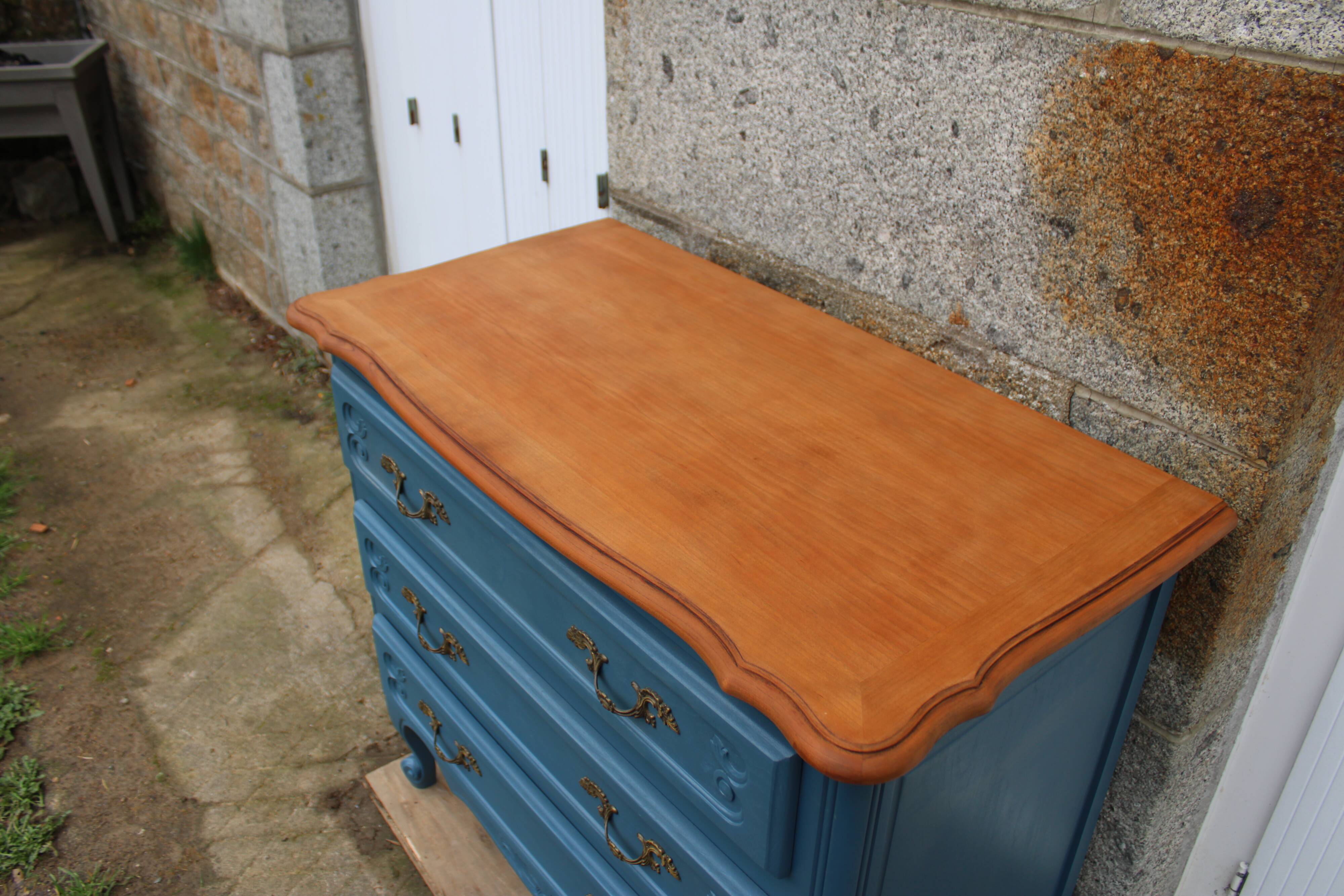 Commode ancienne rénovée bleu – plateau bois – 3 tiroirs