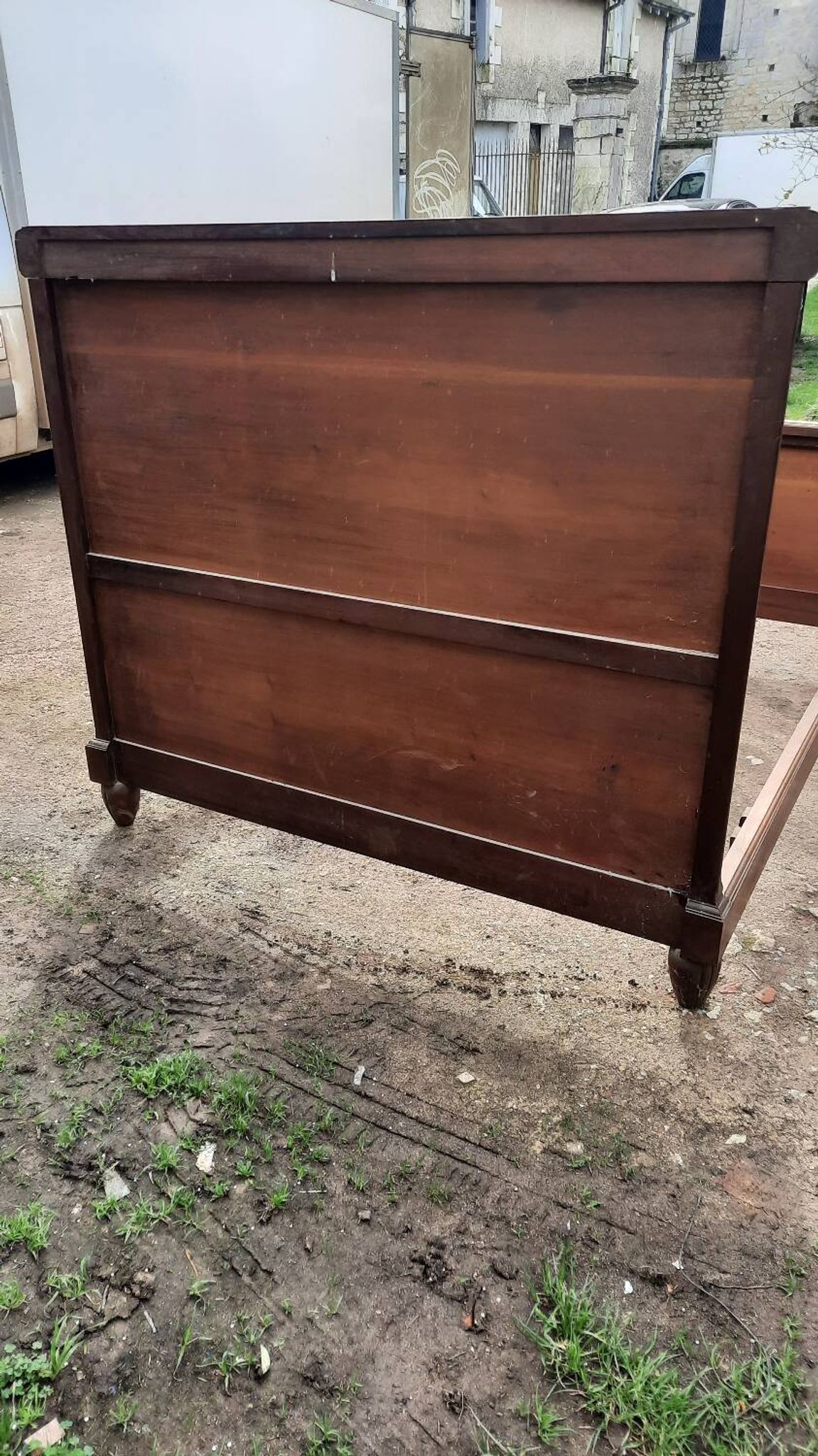 Bois de lit ancien en 140 cm