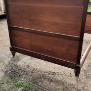 Bois de lit ancien en 140 cm