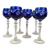 Bohême. Série de six verres à vin du Rhin en cristal taillé de couleur bleu