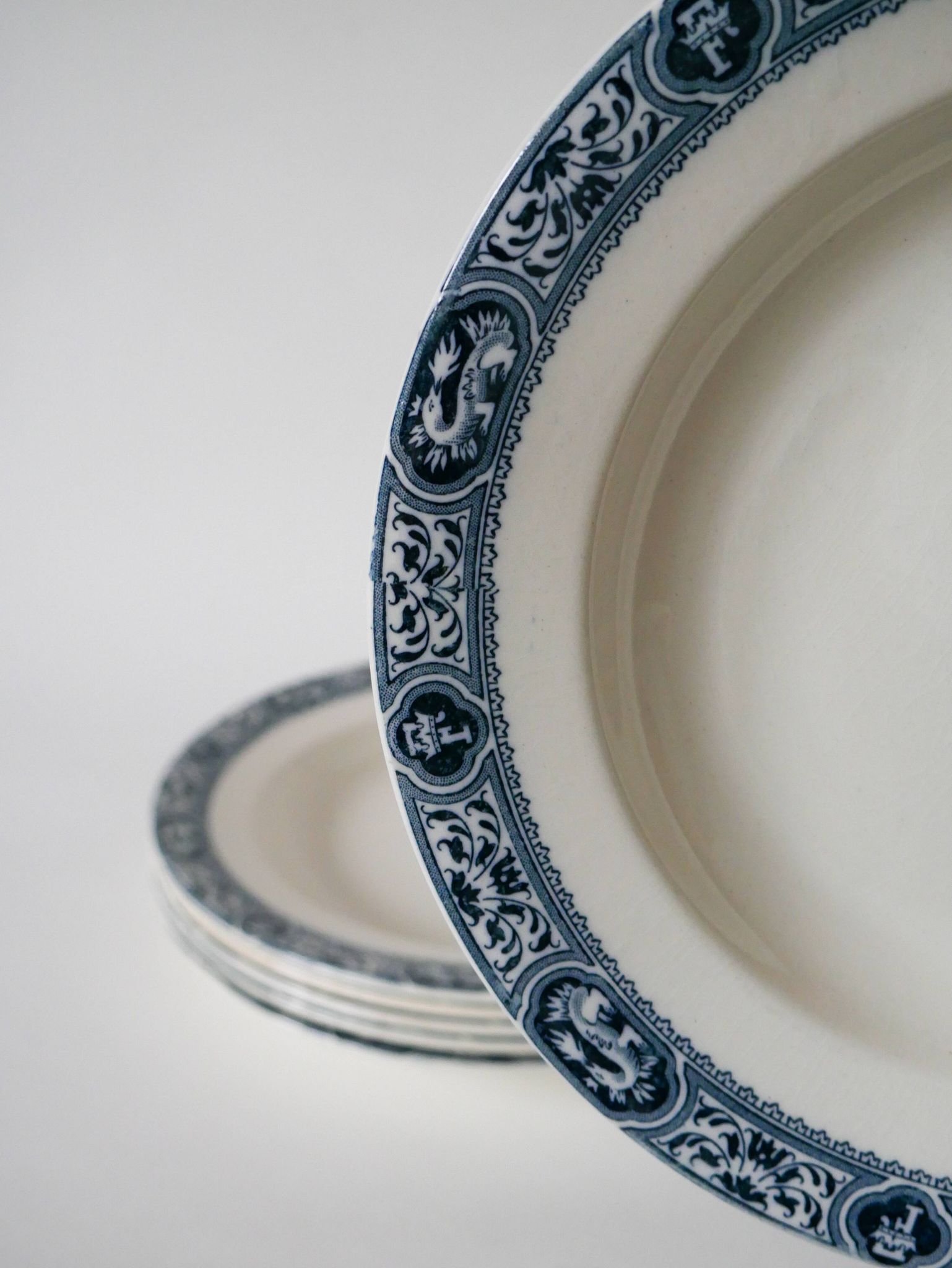 Set of 6 semi-deep plates in terre de fer salins model françois 1st 19th century