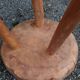Tabouret brutaliste tripode en frêne